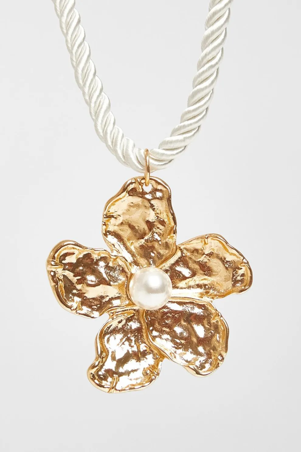 Gold Flower Pendant Necklace