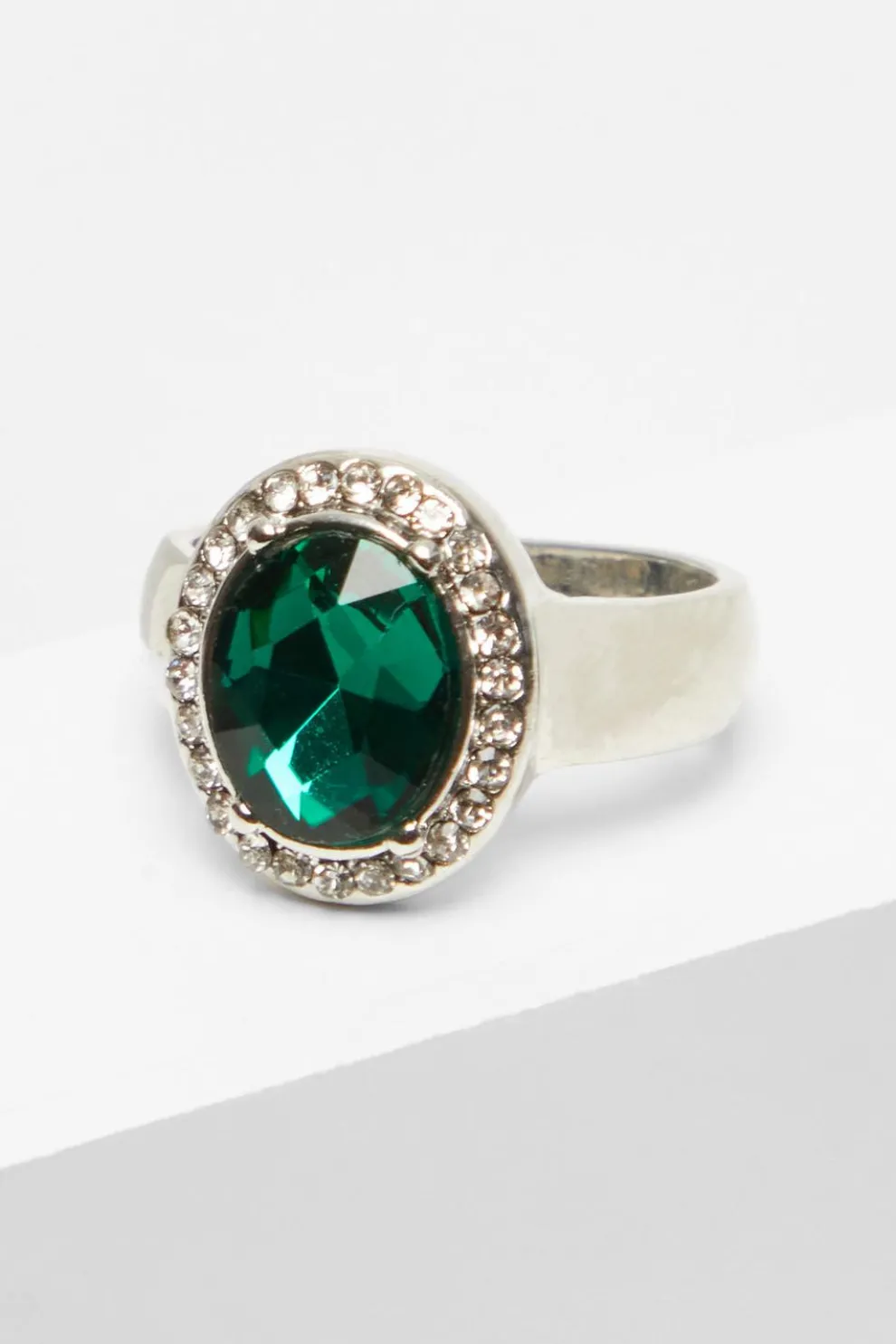Green Circle Jewel Ring